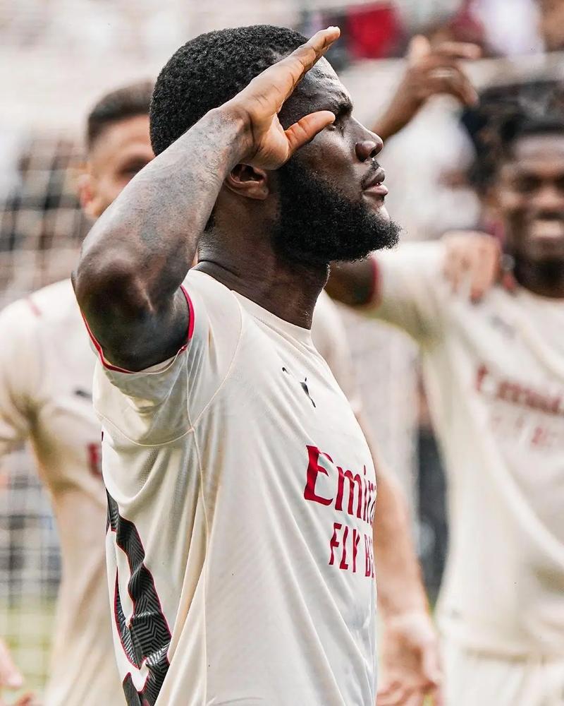 半场战报：比萨0-1帕尔马，贝内迪恰克点射（上半场结束：帕尔马1-0领先比萨，贝内迪恰克点球破门）