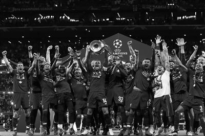 欧文连续突破得分，状态火热