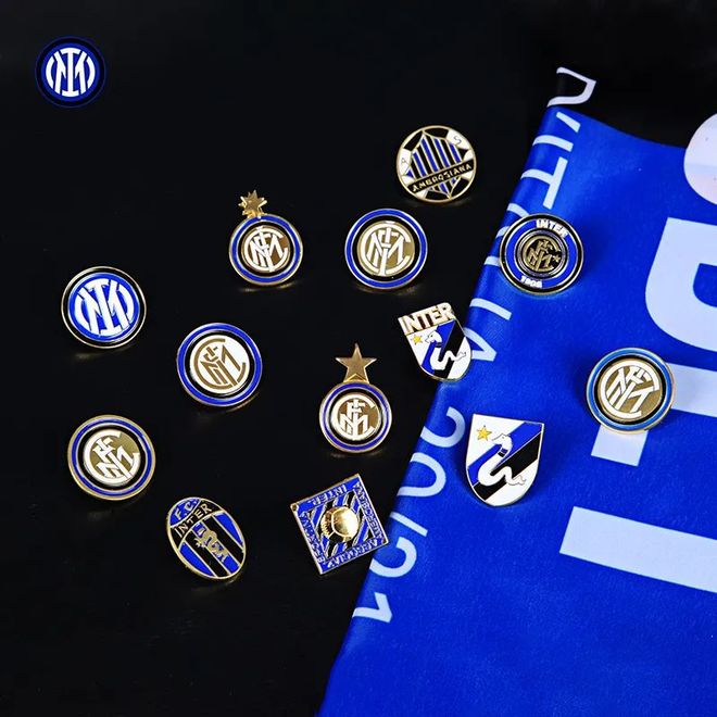 皇马主场1-2不敌曼城，赛后伯纳乌球场响起嘘声（曼城客场2-1击败皇马，赛后伯纳乌嘘声四起）