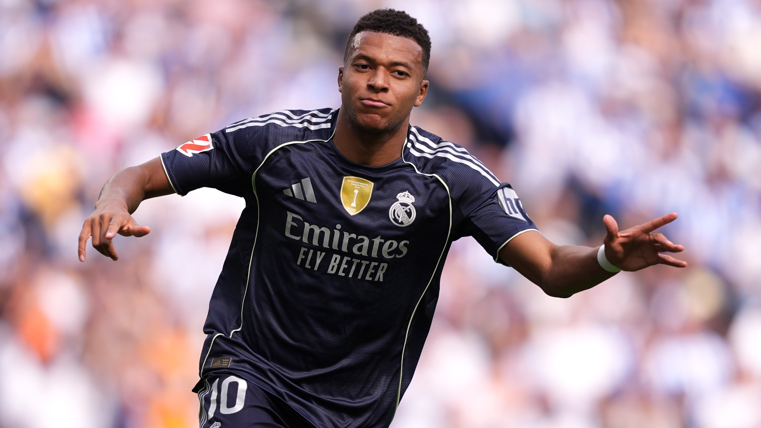 马宁入选2026世界杯候选裁判员培训名单，将经历最后一次考核（马宁入围2026年世界杯候选裁判员培训名单，迎来最终考核）