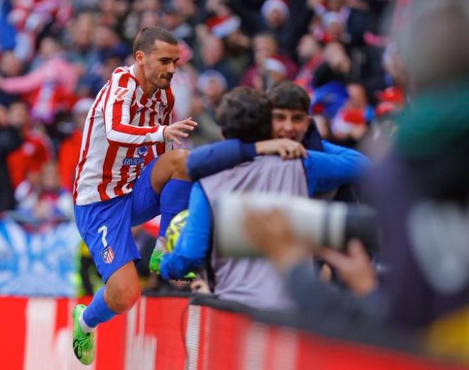 帽子戏法，费兰-托雷斯当选贝蒂斯vs巴萨全场最佳球员（费兰-托雷斯戴帽，当选贝蒂斯战巴萨全场最佳）