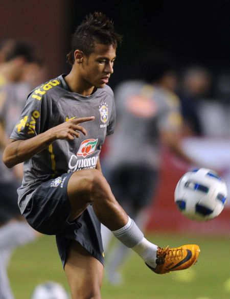 图片报：吉拉西在多特年入900万欧，去沙特可获得双倍收入（图片报称：吉拉西在多特年薪900万欧，若赴沙特收入可翻倍）