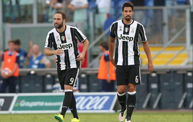 马德兴：有关方面对王洪亮带队0-3巴西不满，却对女足0-8沉默（马德兴：王洪亮率队0-3不敌巴西遭质疑，女足0-8却无人置评）