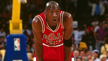 半场：勒沃库森3-0狼堡，蒂尔曼传射，霍夫曼、塔普索巴建功（半场战报：勒沃库森3-0狼堡，蒂尔曼一传一射，霍夫曼、塔普索巴破门）