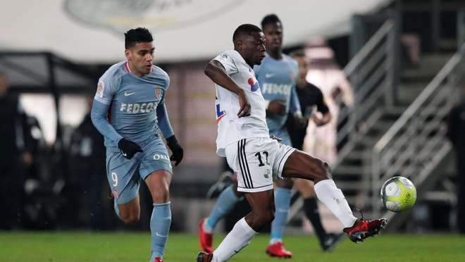 足球报：青岛海牛外援兰克尔-泽的个人操守确实存在问题（足球报：青岛海牛外援兰克尔-泽个人操守遭质疑）