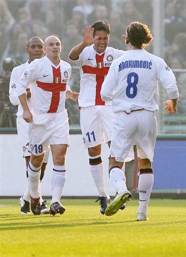 国米后卫邓弗里斯伤情不明复出无期，更换经纪人引转会猜测（国米后卫邓弗里斯伤势未明复出遥遥无期，换经纪人再起转会传闻）