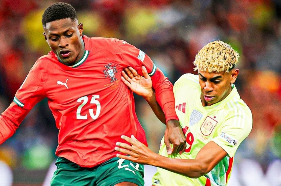 记者：申花队昨天傍晚抵达天津，出征的队伍中没有门将薛庆浩（记者：申花昨傍晚抵达天津，出征名单未见门将薛庆浩）