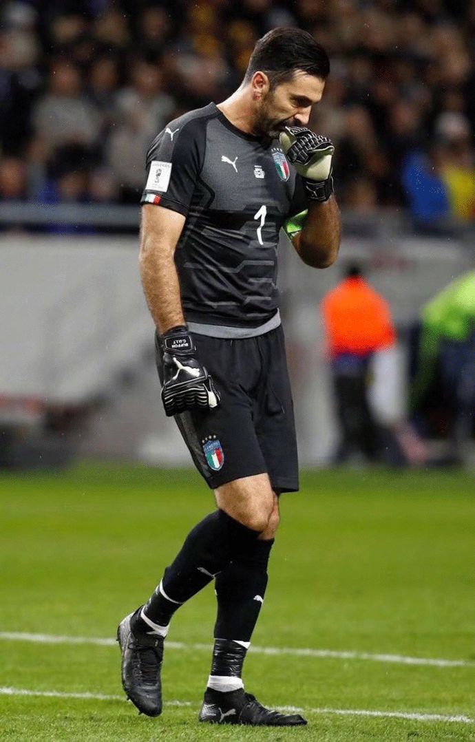 阿莱格里：我绝对没有冒犯裁判；莱奥具备成为中锋的特点（阿莱格里否认冒犯裁判：莱奥具备中锋潜质）