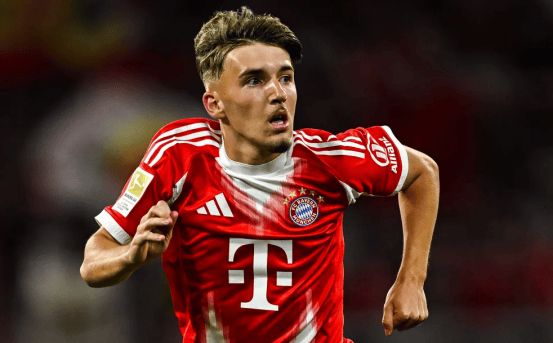 阿里纳斯： KD两个冠军是抱团来的，库里才是实打实的四个总冠军！（阿里纳斯：杜兰特两冠靠抱团，库里四冠货真价实）