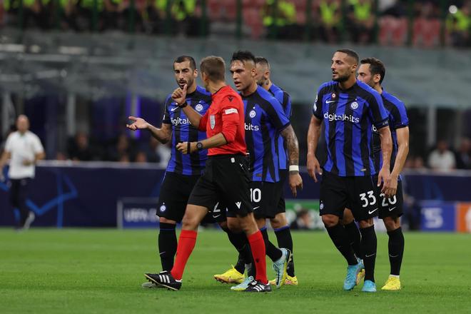 意媒：新星伊万-马耶首次入选一线队，他在国米的未来计划中（意媒：小将伊万-马耶首次跻身一线队，已纳入国米未来规划）