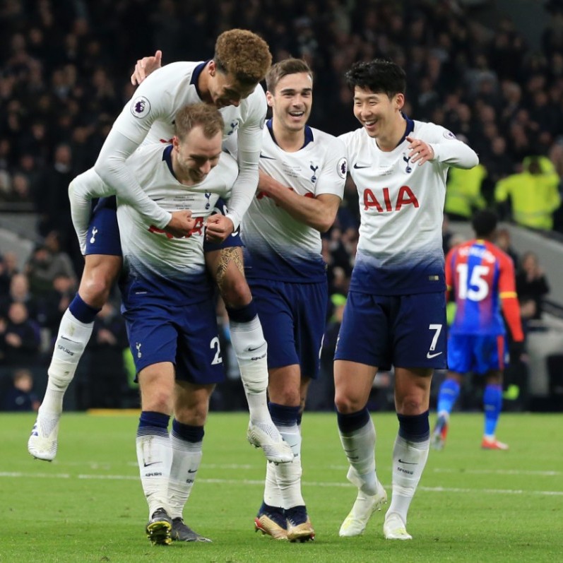 马卡报：阿隆索帅位依旧岌岌可危，高层认为看不到前进方向（马卡：阿隆索帅位风雨飘摇，高层称球队缺乏清晰发展方向）